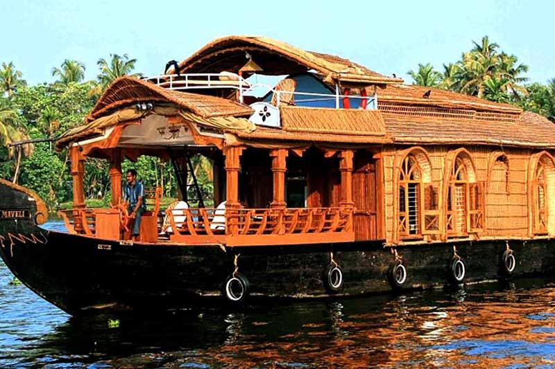 MUNNAR HOUSEBOAT TOUR