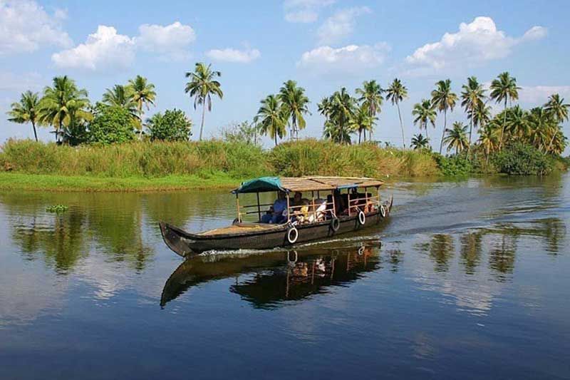 KUMARAKOM BACKWATER TOUR